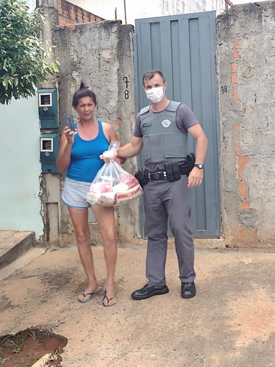 Foto 11 de 31 — Campanha Natal Solidário entrega 250 cestas básicas em Américo Brasiliense